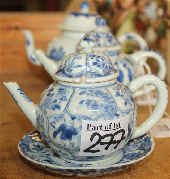 Chinese hexagonal bulbous teapot, two other blue and white teapots & a saucer dish (a.f)